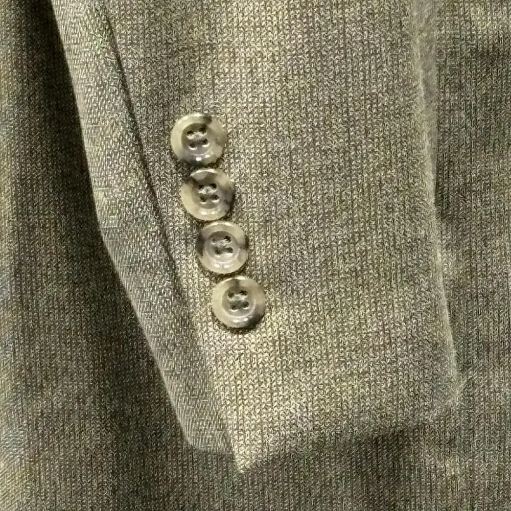 Jos. A. Bank pockets welt present